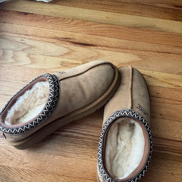Tan Ugg Slippers - Picture 1 of 3